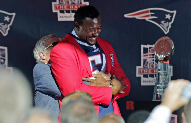 Super Shade: New England Patriots Hall of Famer Willie McGinest Throws  Doubt on 2022 Team - Sports Illustrated New England Patriots News, Analysis  and More