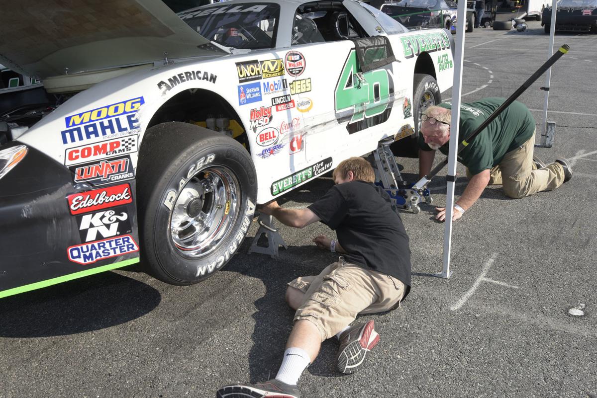 North Attleboro S Estrella Tearing It Up At Seekonk Speedway Local Sports Thesunchronicle Com