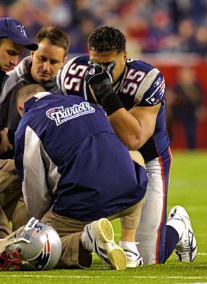 Patriots' Junior Seau walks away from the game … again