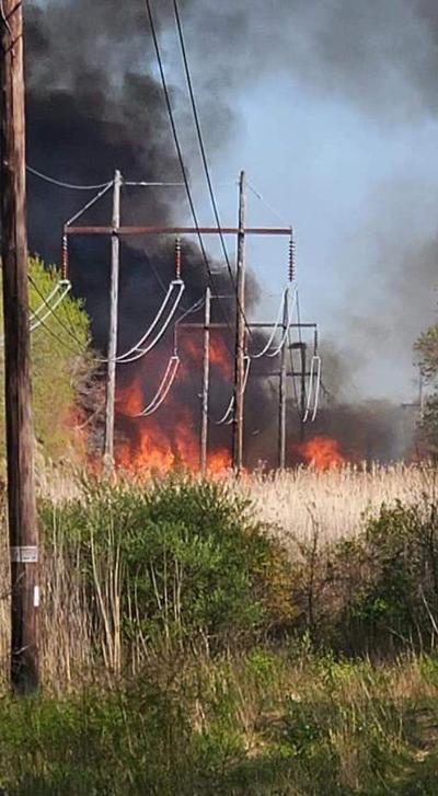 Several Fire Departments Fight Brush Fire In Seekonk Local News Thesunchronicle Com