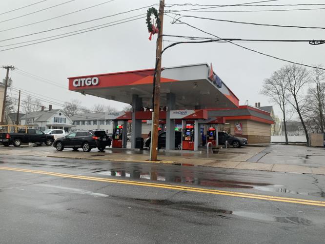 Police investigate beating, robbery of man in Mansfield gas station