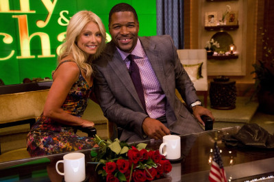 Kelly Ripa interviews the Fox NFL Sunday hosts 