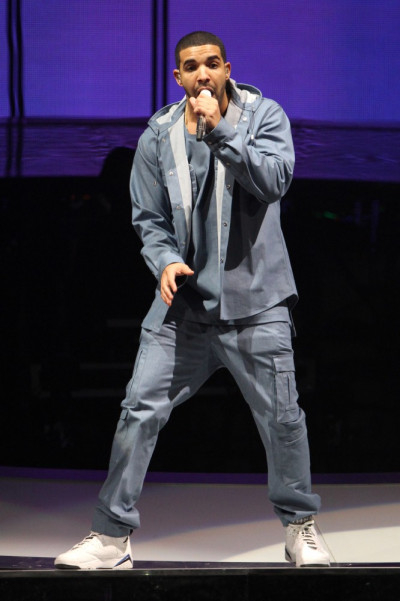 Tv Drake Rapper Review: Dim lighting, drowsy jams characterize Drake show at TD Garden ...