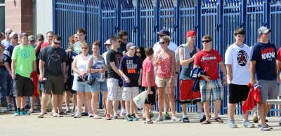 Hundreds of Patriots fans line up to exchange their Aaron Hernandez jerseys  – New York Daily News