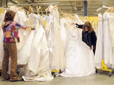 Filene's basement running outlet of the brides 2019