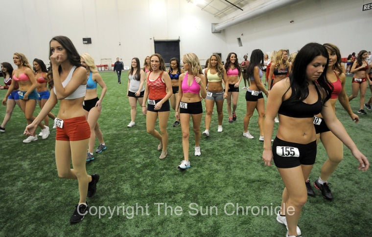 Ex-Patriots' cheerleaders featured in #DanceBattleAmerica