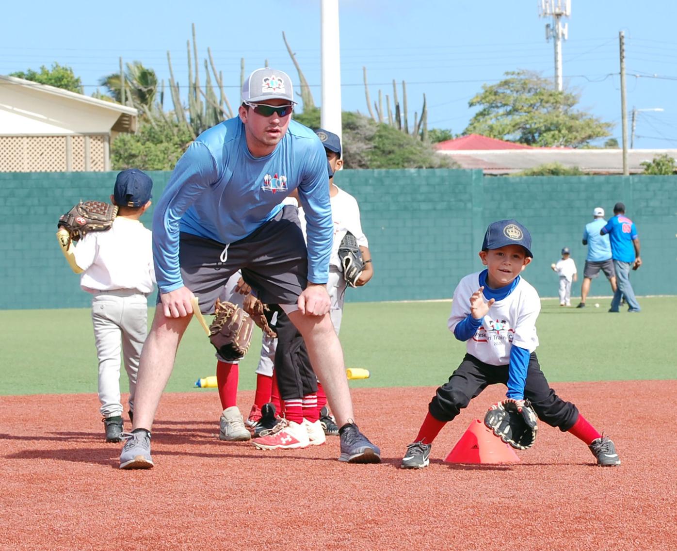 Baseball Aruba - At shortstop No. 2, Red Sox legend Xander