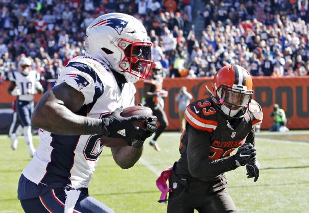 Back On The Field, Brady Leads Patriots 33-13 Against Cleveland Browns