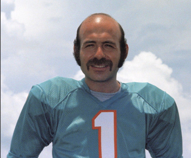 Garo Yepremian, kicker who led Dolphins to NFL titles and who is known