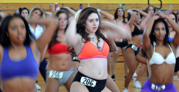 Ex-Patriots' cheerleaders featured in #DanceBattleAmerica