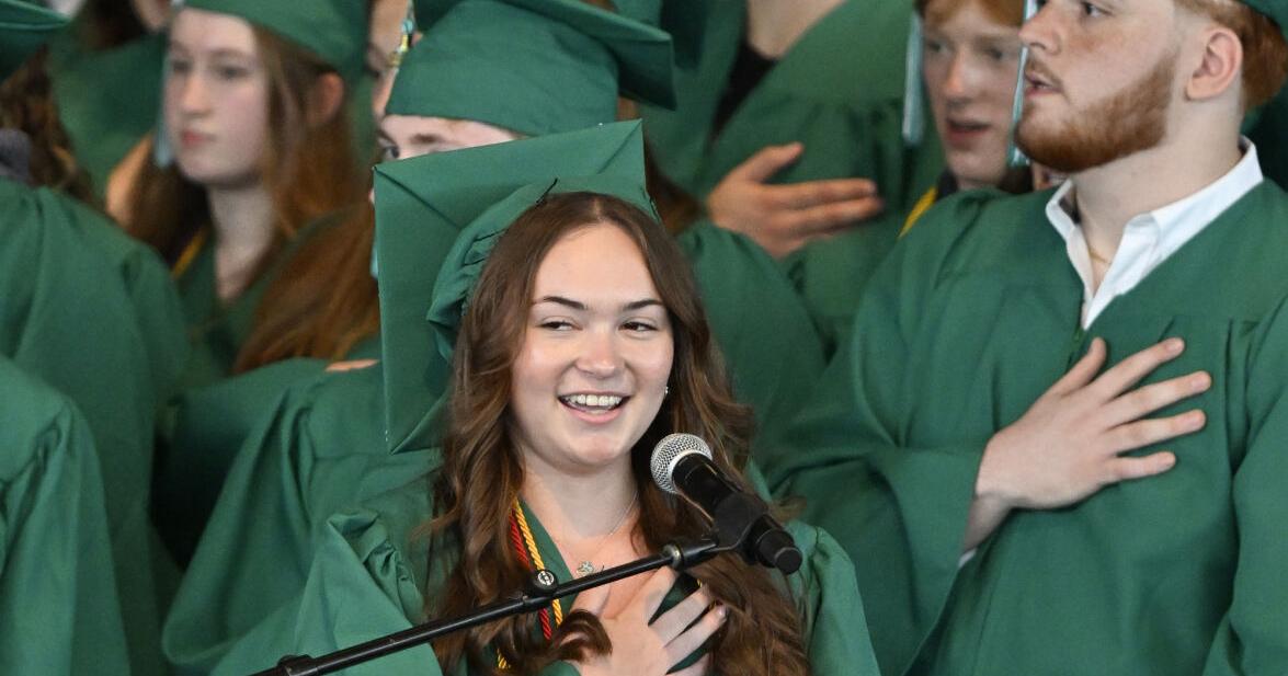 Mansfield High graduates urged to embrace the power of teamwork - Vimarsana News