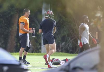 Brady, Bucs players take the field in Tampa, Patriots