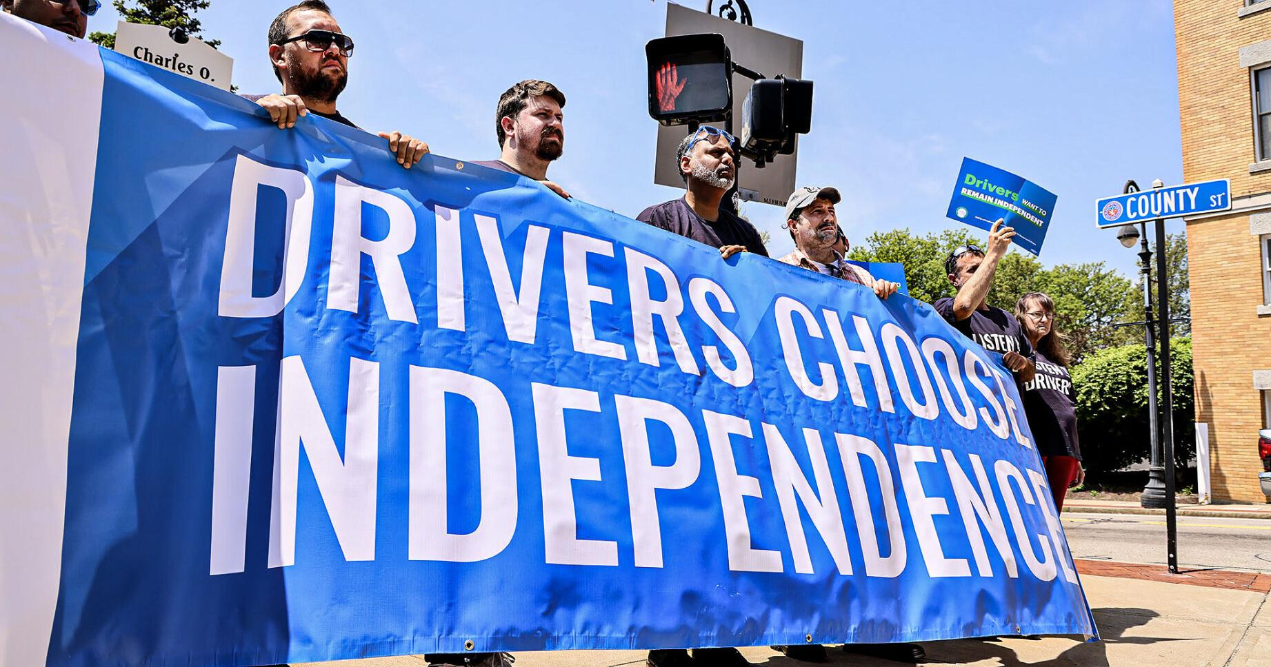 Uber, Lyft drivers rally in Attleboro in support of ballot question to keep them independent - Vimarsana News