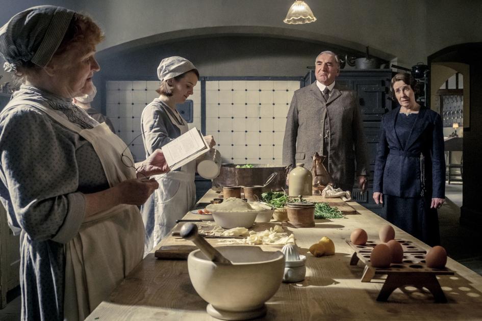 Movie Review In Downton Abbey The Servants Are Revolting Stories 