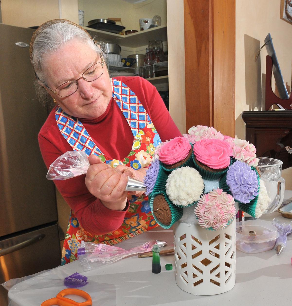 Mansfield Grandma Bakes Bouquets In The Form Of Cupcakes Local