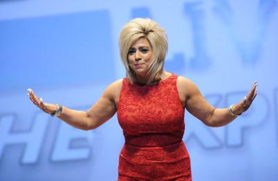 Review Long Island Medium Takes Her Show On The Road