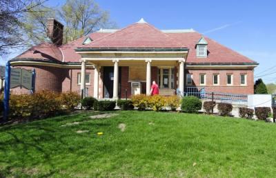 Richards Memorial Library building