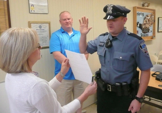 Seekonk welcomes two police officers | Local News | thesunchronicle.com