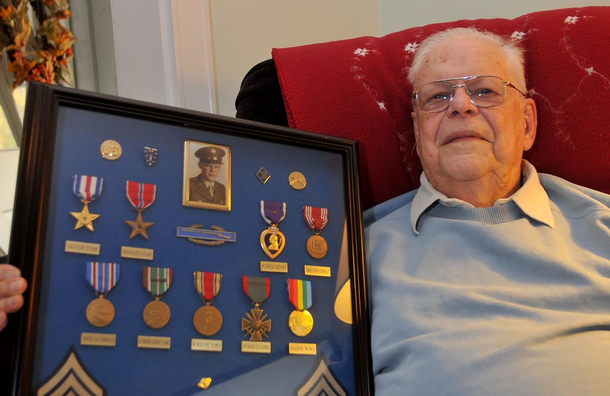 Mansfield Wwii Vet To Help Unveil Purple Heart Community Sign Local News Thesunchronicle Com