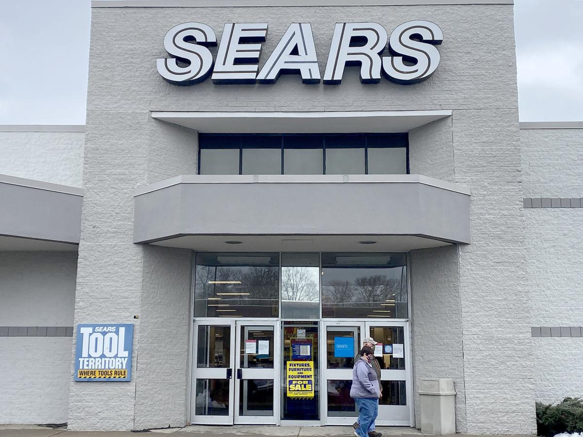 Sears Closing Store In North Attleboro S Emerald Square Mall Local News Thesunchronicle Com - roblox city mall