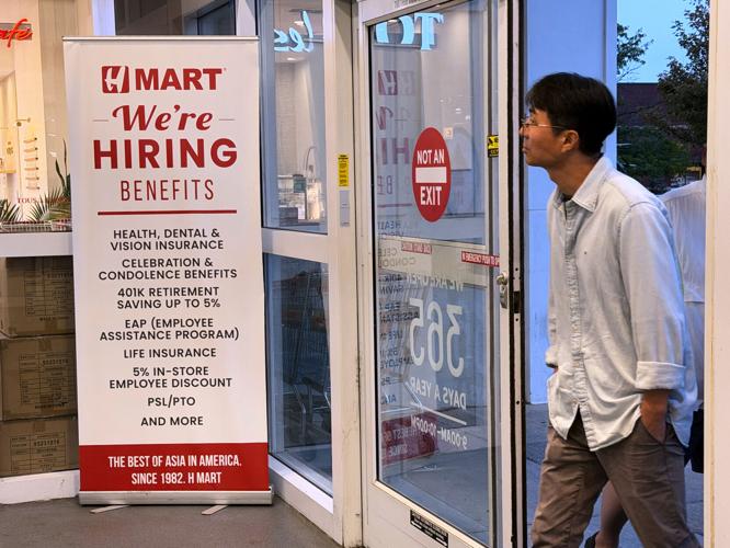 U.S. unemployment claims dip to 197,000, lowest since mid-July ...