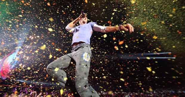 Review: Coldplay rocks the rainbow at Gillette | Go | thesunchronicle.com
