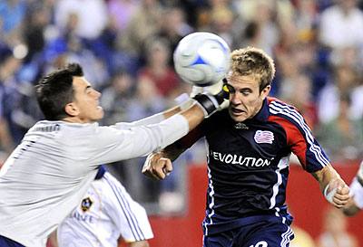 Taylor Twellman of the New England Revolution warms up before the MLS Cup  championship soccer match against the Houston Dynamo Stock Photo - Alamy