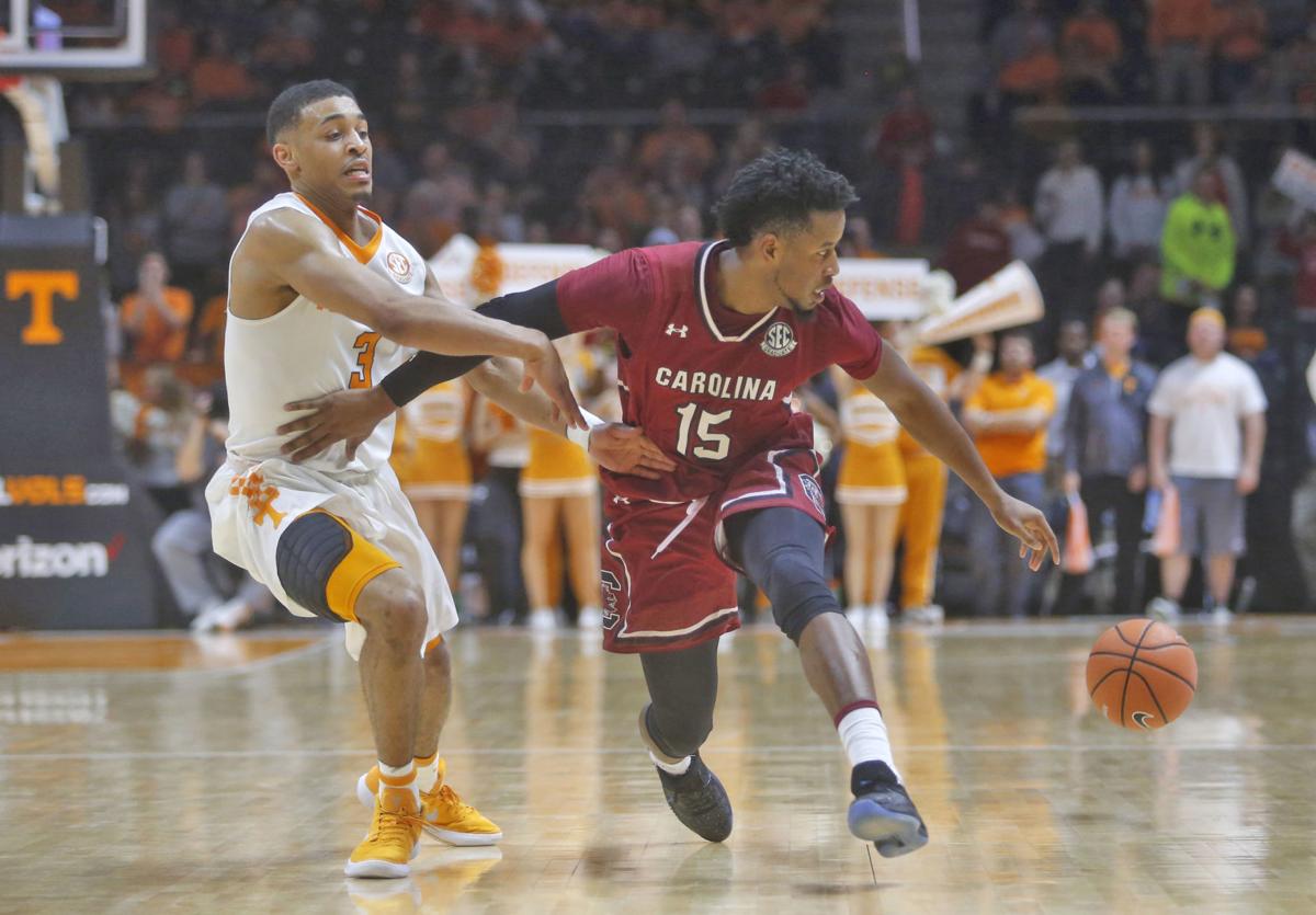 Williams helps No. 18 Tennessee outlast South Carolina 7067 South