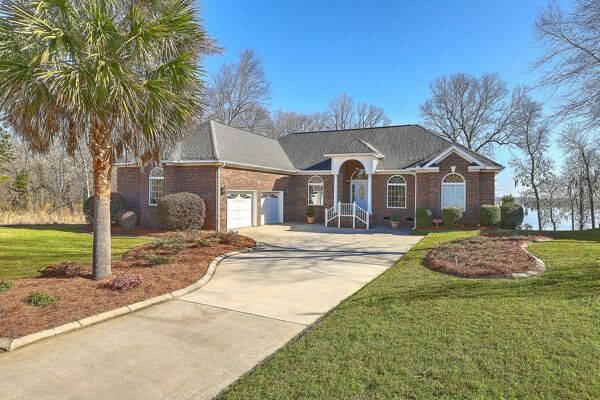 4 Bedroom Home in Elloree - $565,000
