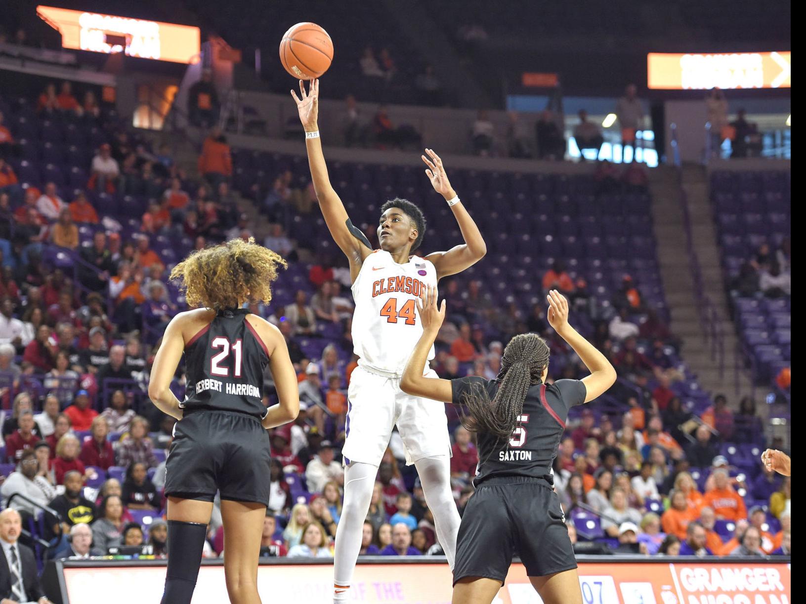 Boston Leads No 5 South Carolina To 84 48 Win Over Clemson