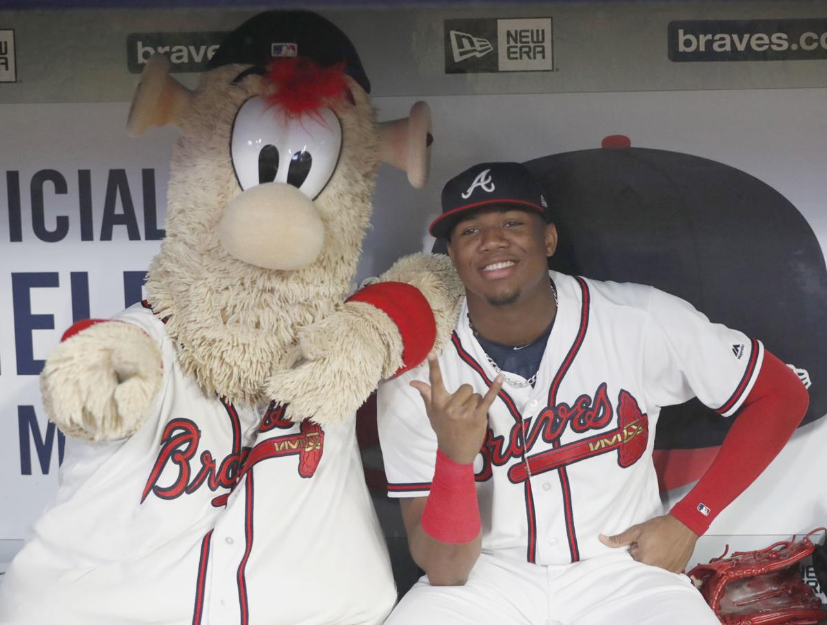 Braves mascot Blooper hit with pitch from Mets player 