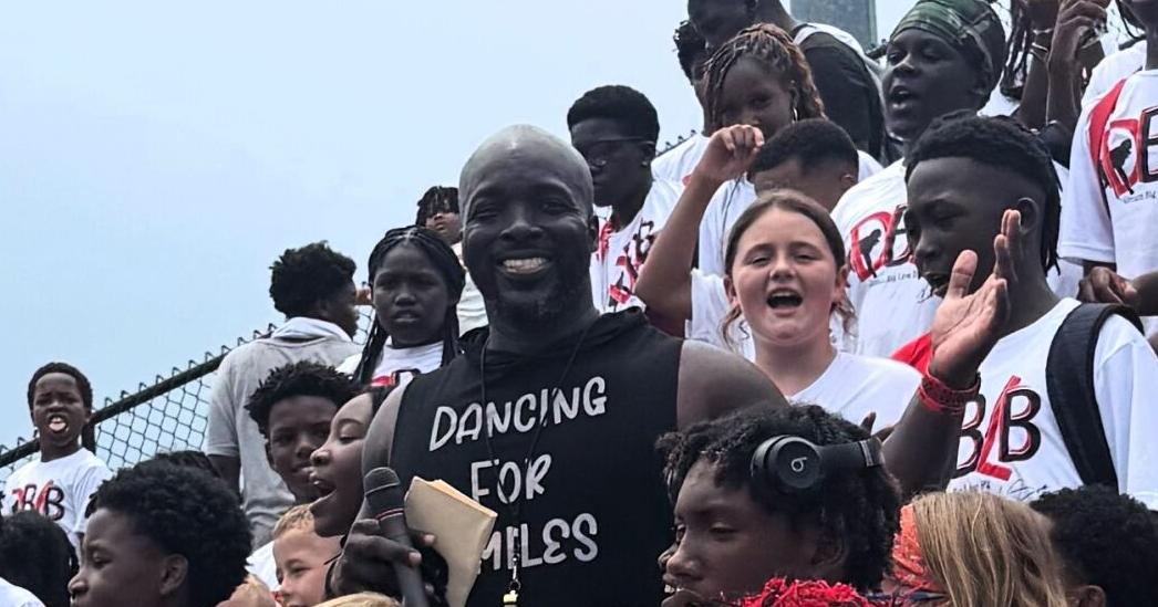 Sapp returns to Bamberg for annual football/cheerleading camp