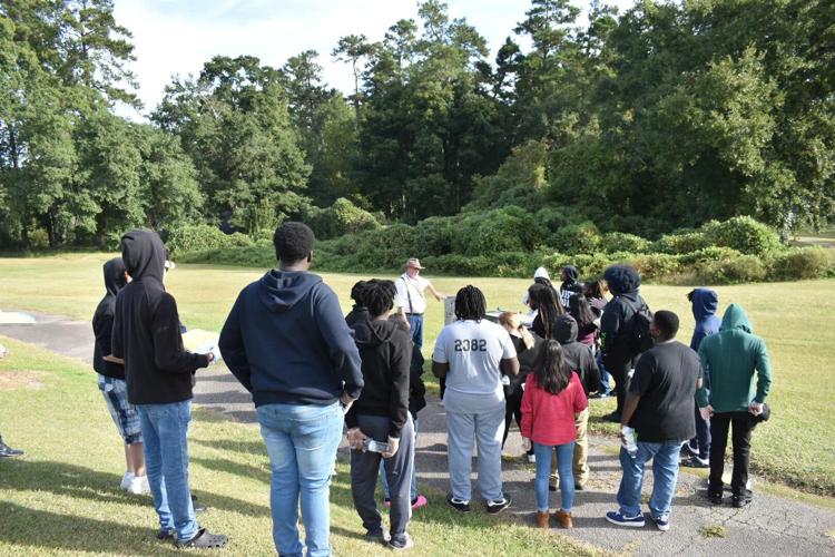 Calhoun art class makes its mark at golf course
