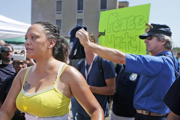 Support rally for Ferguson police officer Darren Wilson