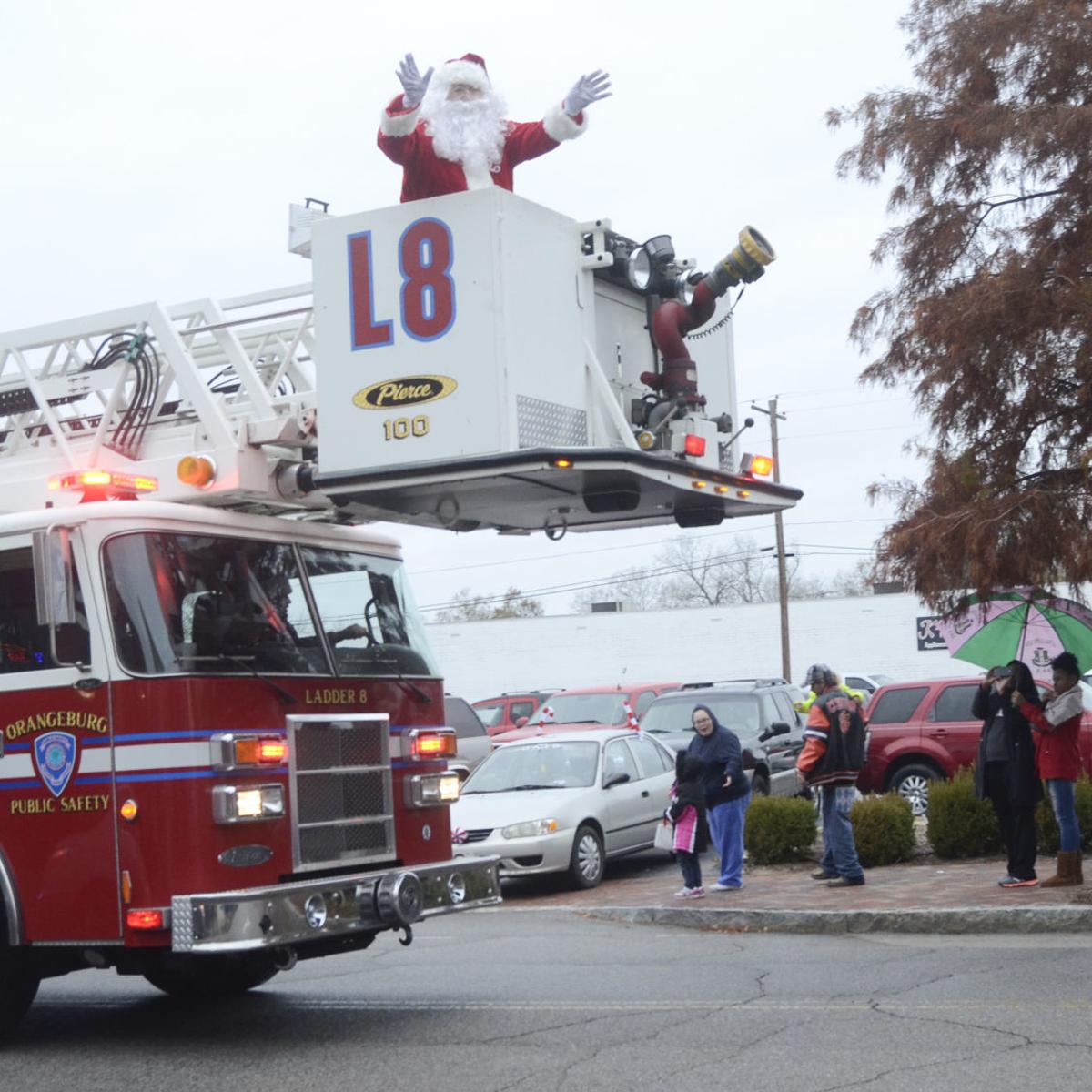 Christmas At The Beach Orangeburg County Christmas Parade To Roll Through City On Dec 1 Local Thetandd Com Orangeburg Christmas Parade 2021
