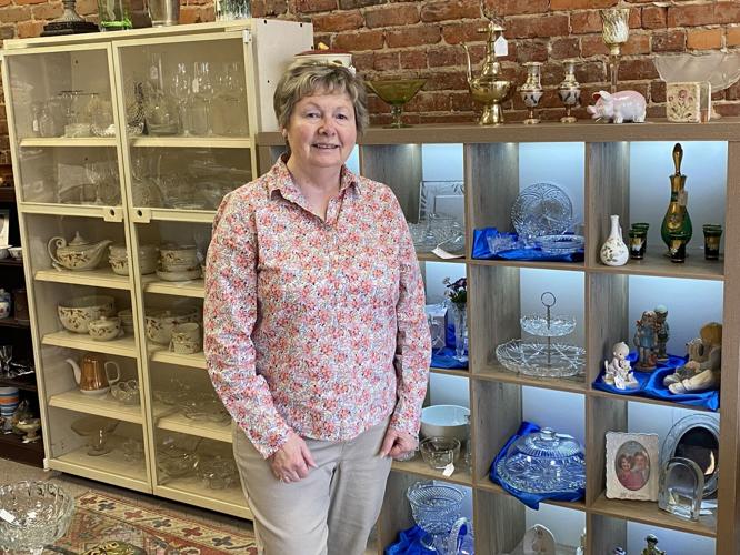 Woman, 77, never gave up on dream, opens antique store in Eloree