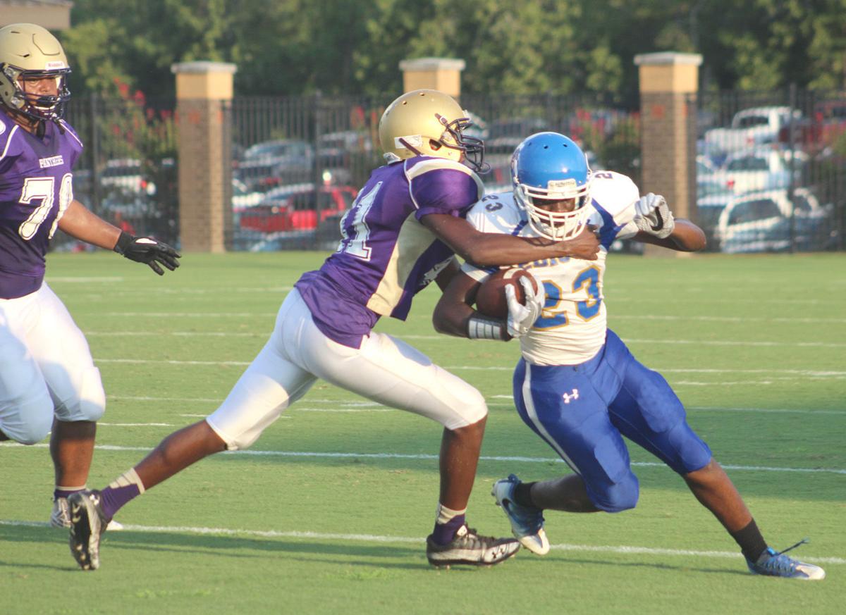 Edisto runs the ball in jamboree action