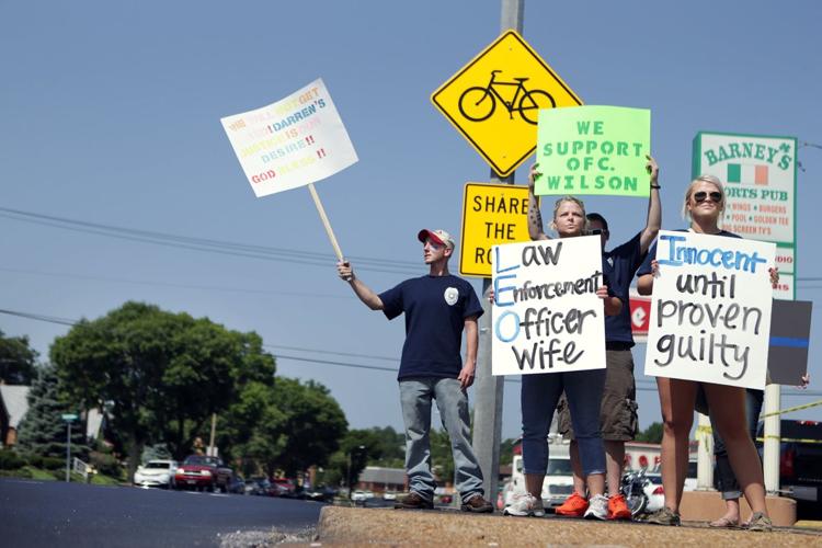 Support rally for Ferguson police officer Darren Wilson