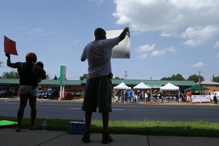 Support rally for Ferguson police officer Darren Wilson