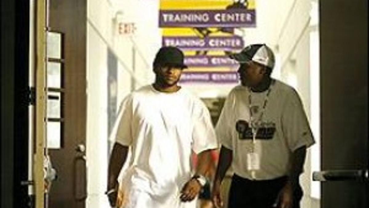 Hill Signs Five Year Contract With Rams Sports Thetandd Com