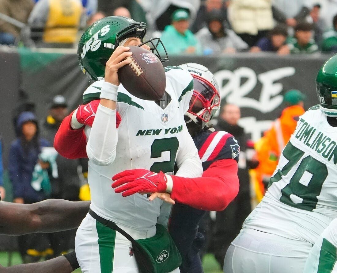 East Rutherford, New Jersey, USA. August 23, 2022, East Rutherford, New  Jersey, USA: New York Jets quarterback Mike White runs a play during a NFL  pre-season game at MetLife Stadium in East