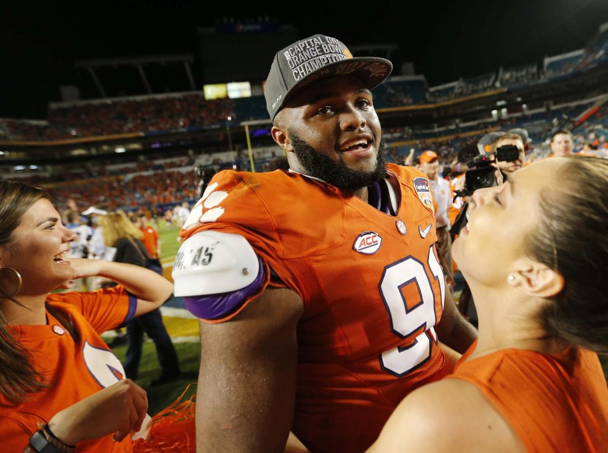 Clemson loses defensive end Austin Bryant to broken foot Sports
