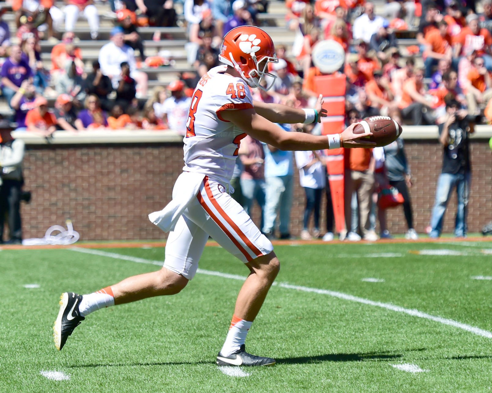 Dabo Swinney names Kelly Bryant Clemson's starting quarterback