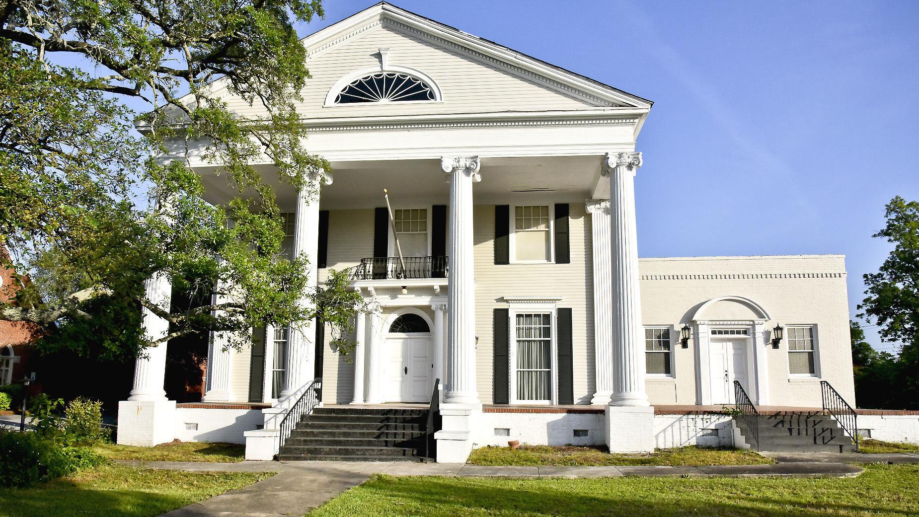 Former Funeral Home Donated To Arts Group Local Thetandd Com