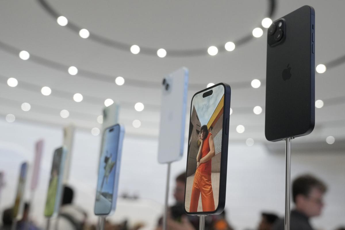 Revealed: Top 10 Best-Selling Smartphones of 2023, Apple Claims Majority