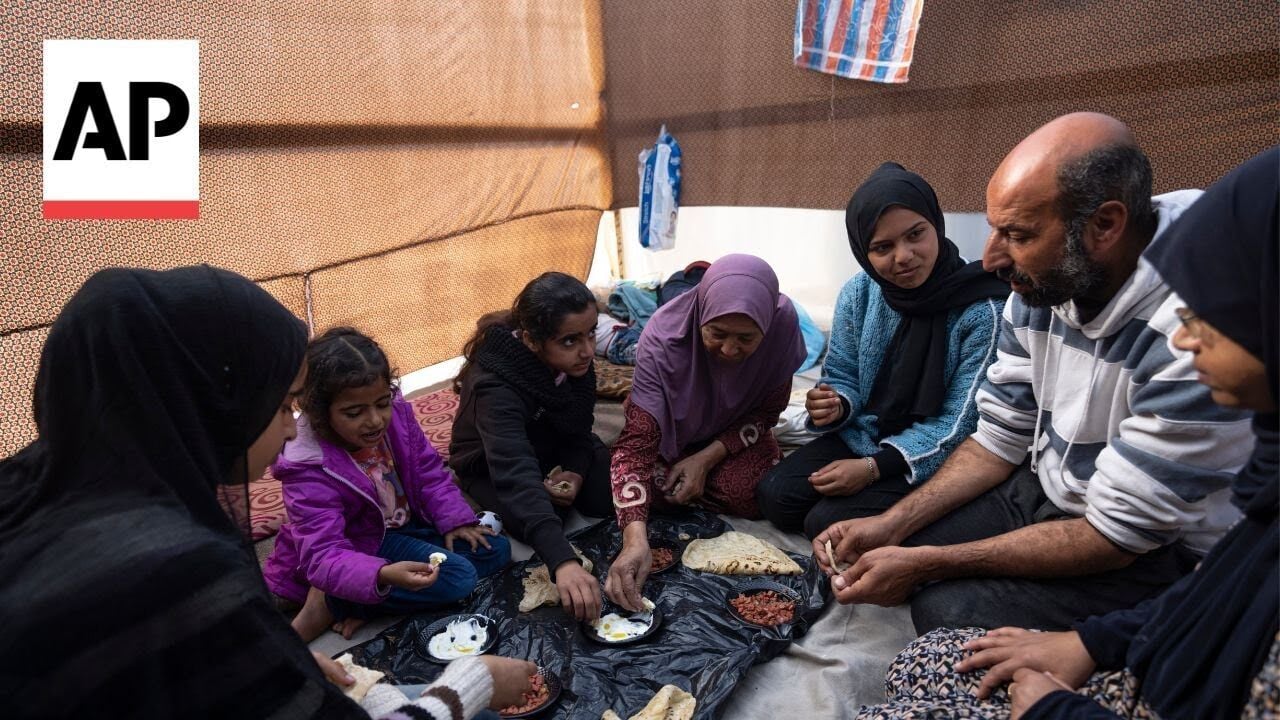 Families In Gaza Search Desperately For Food And Water, Wait In Long ...