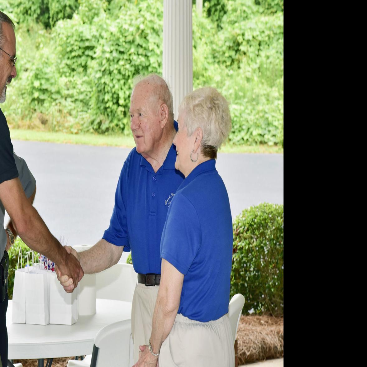 Serving Those Who Serve First Responders And Officers Thanked With Meal Local Thetandd Com