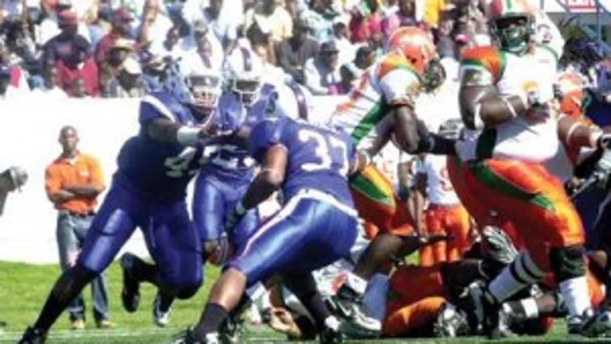 Homecoming In Hampton For Scsu S James Sports Thetandd Com