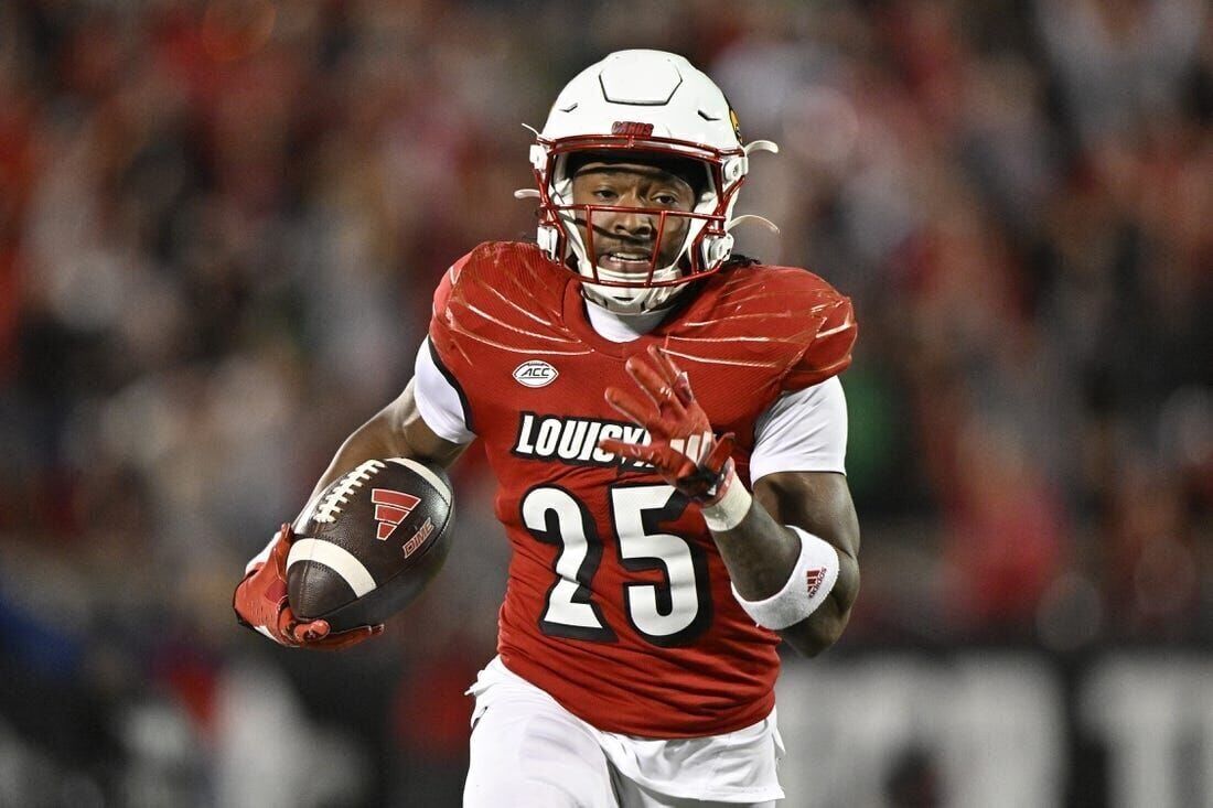 Louisville Cardinals - Love a good throwback uniform! Louisville