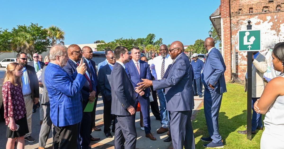 Claflin, S.C. State students welcome pedestrian bridge - Vimarsana News